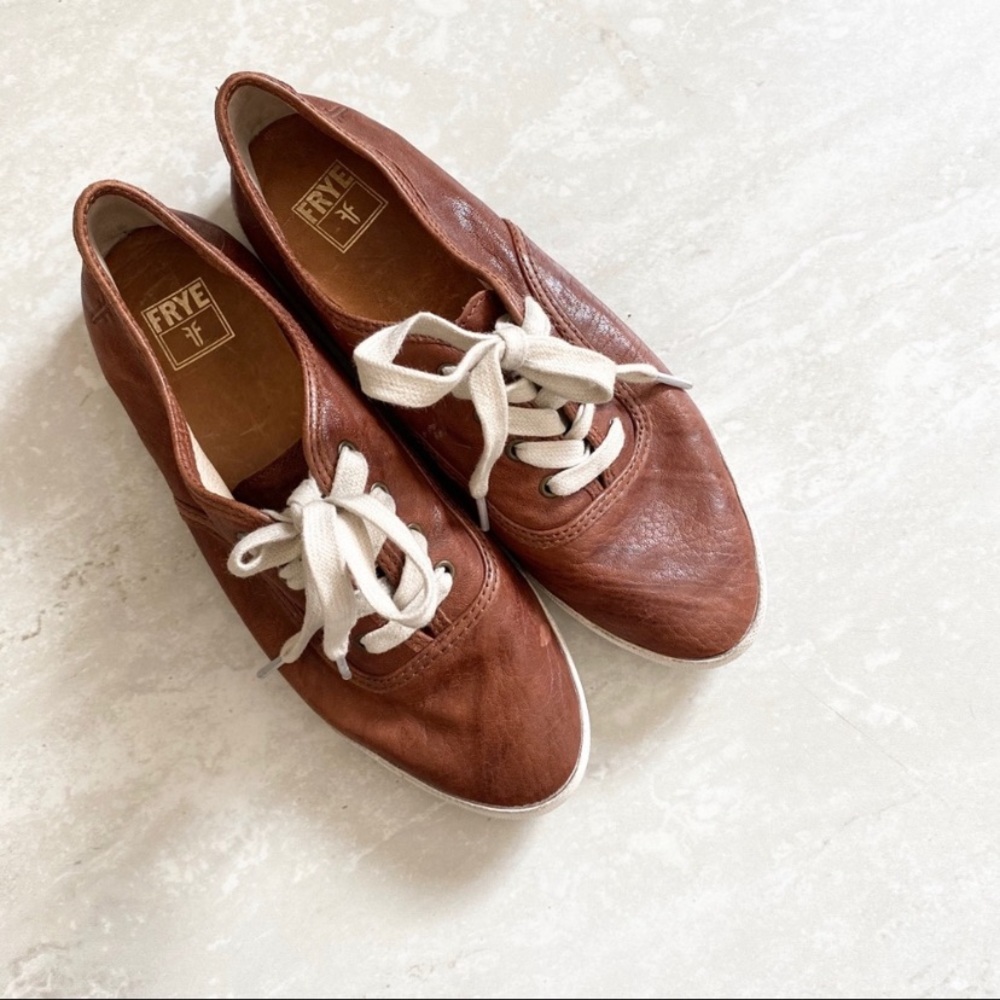 Frye Melanie Leather Los Top Sneakers in Cognac